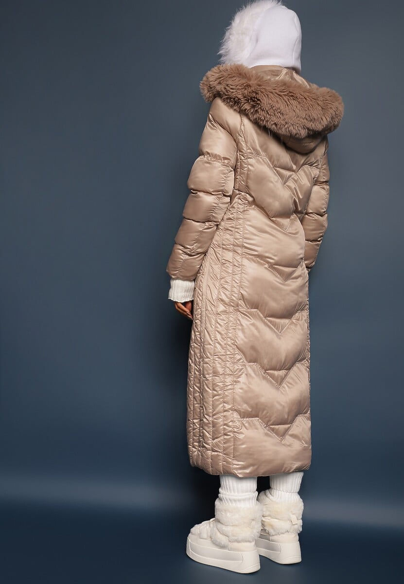 Beżowa Kurtka Płaszcz z Ozdobnym Pikowaniem z Kapturem z Futerkiem i Marszczeniami Larian