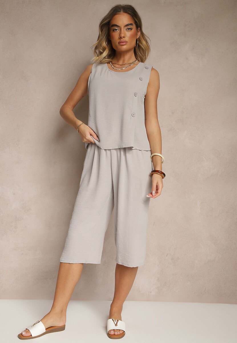 Jasnobeżowy Komplet Spodnie 3/4 Luźne i Koszulka bez Rękawów Ozdobiona Guzikami Ravione