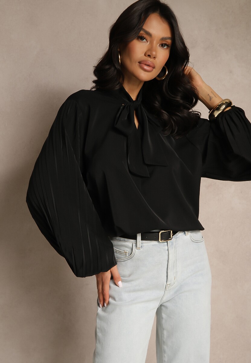 Czarna Bluzka Ozdobiona Wiązaniem i Plisowanymi Rękawami Jenowena