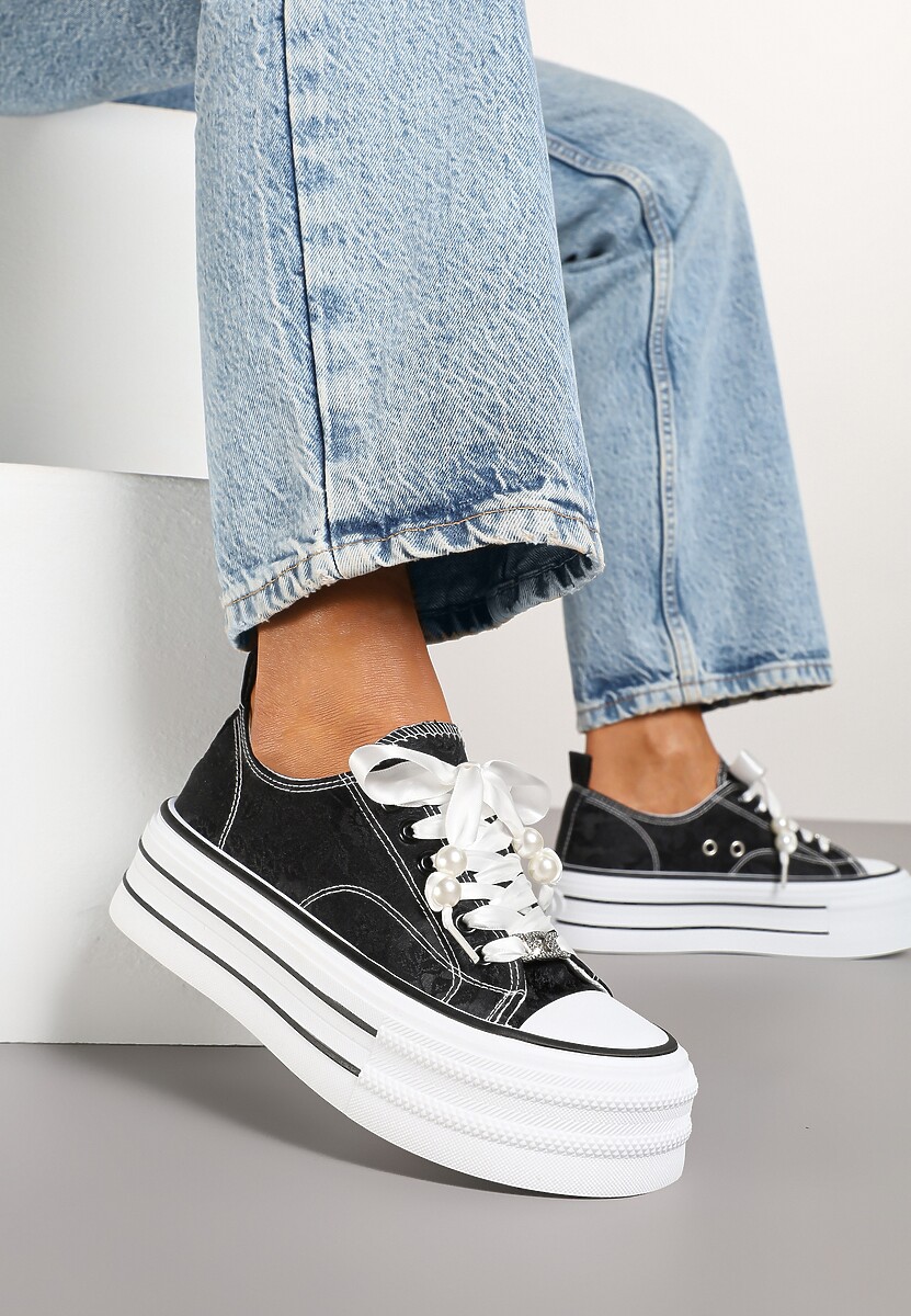 Czarne Trampki na Platformie Ozdobione Perełkami Yasami