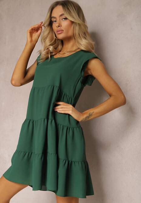 Ciemnozielona Sukienka z Krótkim Rękawem i Ozdobnymi Falbankami o Rozkloszowanym Kroju Vetesa