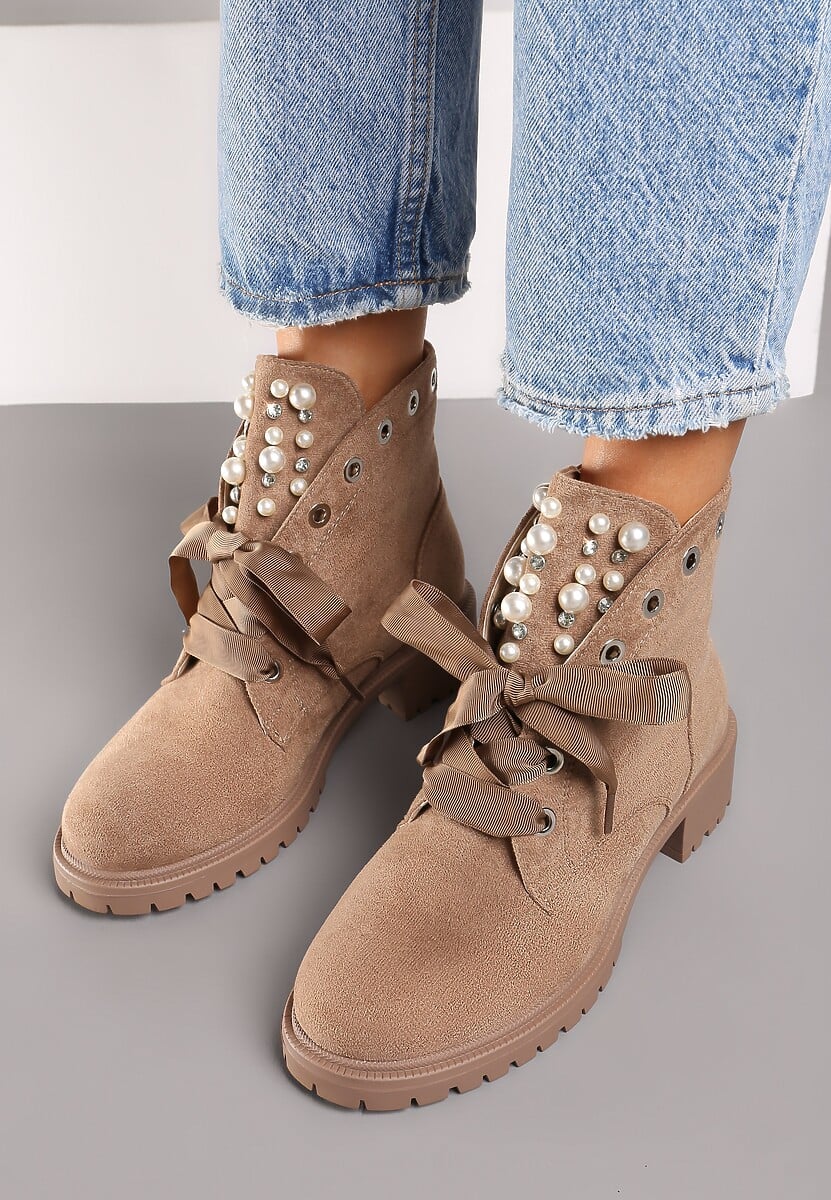 Ciemnobeżowe Botki z Ozdobnymi Sznurówkami Perłami i Cyrkoniami Jovilda