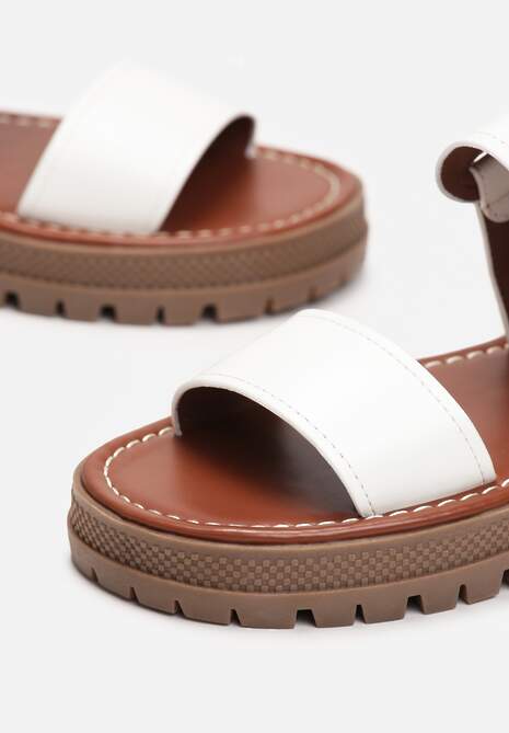 Białe Sandały na Płaskiej Podeszwie z Przeszyciami i Sprzączką Simisola