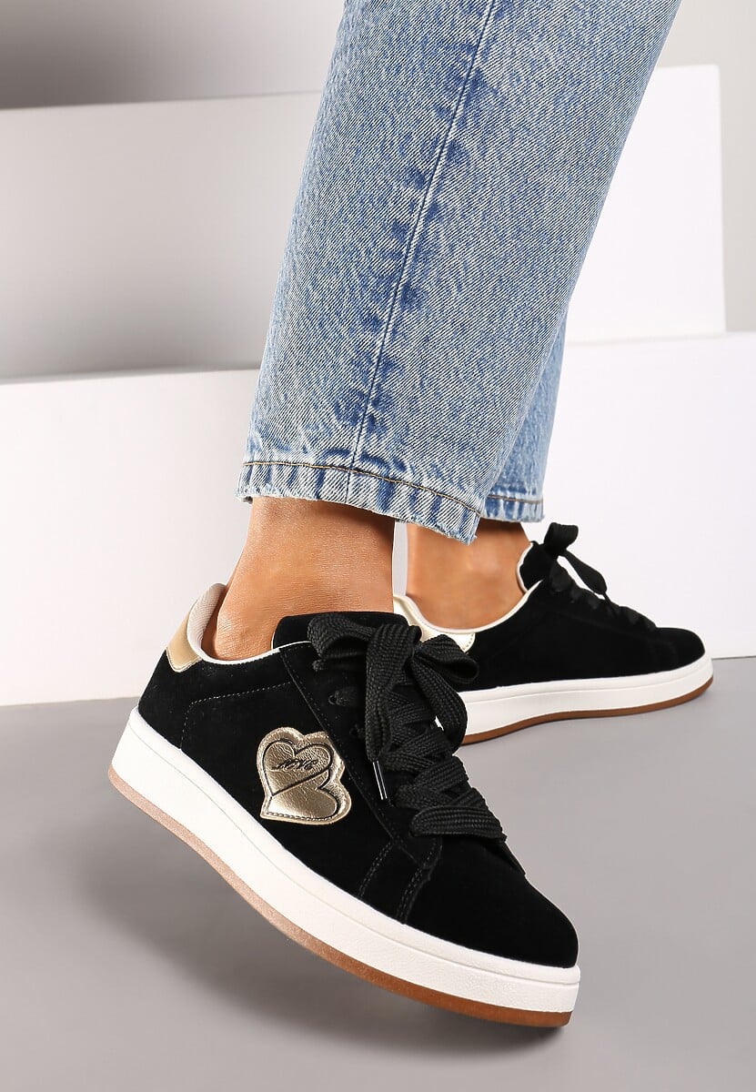 Czarne Sneakersy z Naszywką w Kształcie Serc Usitala