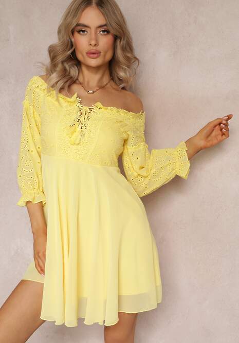 Żółta Sukienka z Rękawami 7/8 i Ozdobną Koronką Cascantha