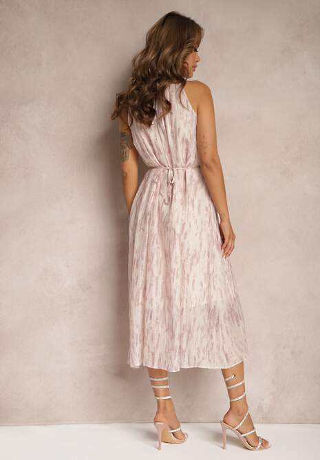 Jasnoróżowa Rozkloszowana Sukienka Wieczorowa z Dekoltem Halter i Broszką w Kształcie Kwiatu Previiana