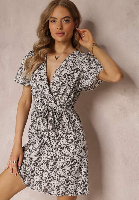 Czarno-Biała Sukienka z Kopertowym Dekoltem w Kwiaty z Gumką i Paskiem w Talii Arlettie