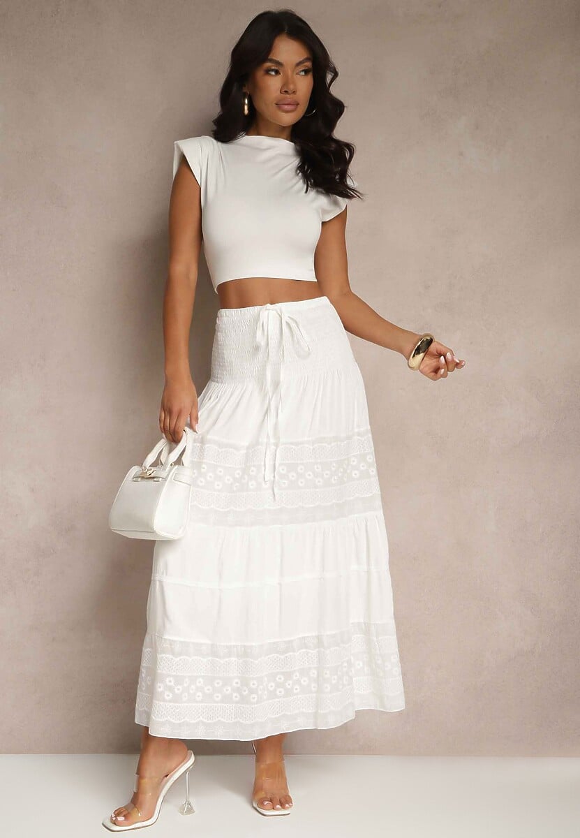 Biała Bawełniana Spódnica o Rozkloszowanym Kroju Zdobiona Haftem Koladea