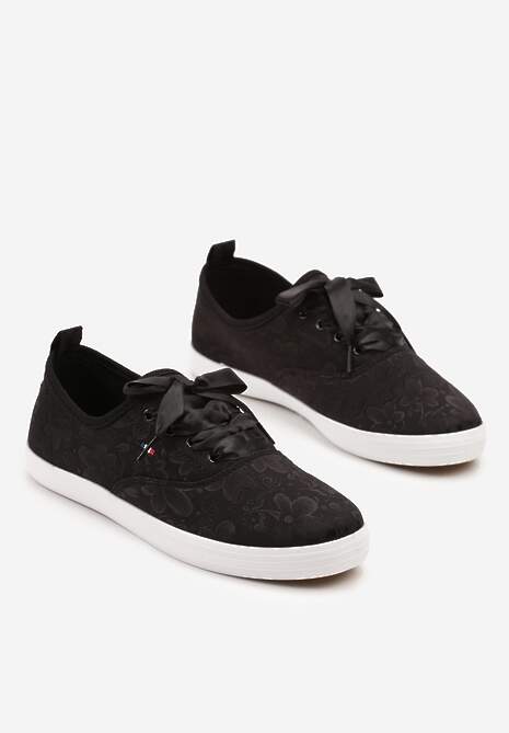 Czarne Tenisówki Wiązane Wstążką Zdobione Tłoczeniem w Kwiaty Palesiela