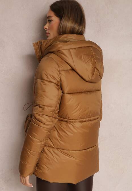 Brązowa Kurtka Pikowana Ściągana w Talii Althomene