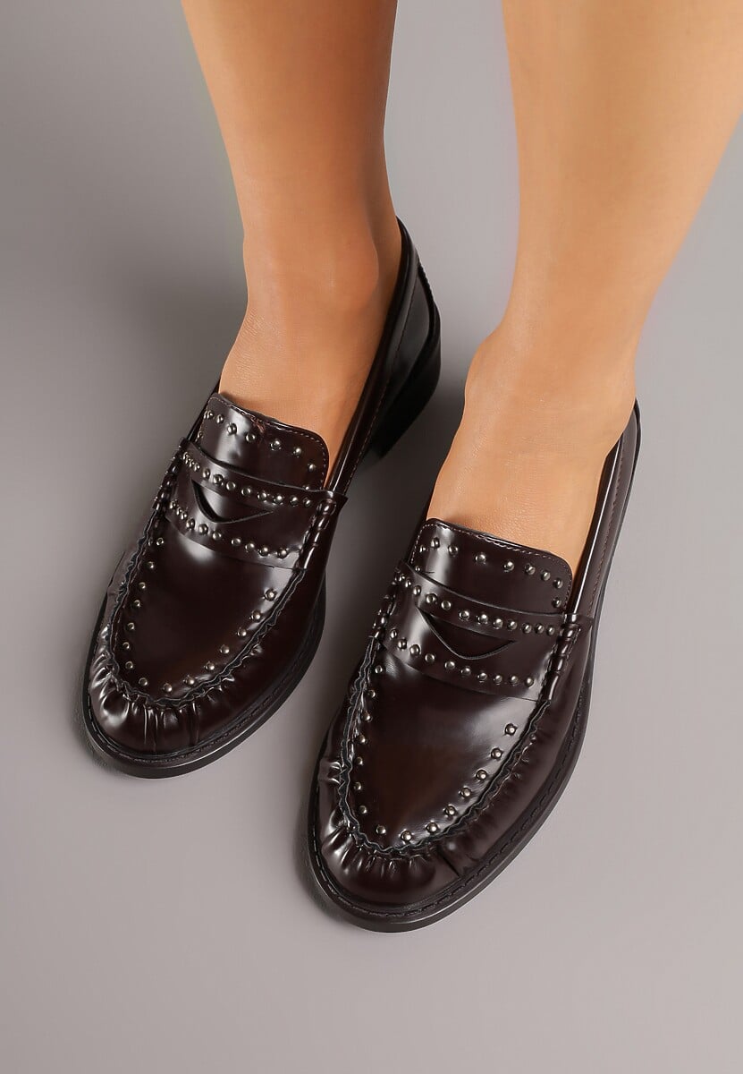 Brązowe Mokasyny z Marszczoną Cholewką i Ozdobnymi Nitami Tuleanna