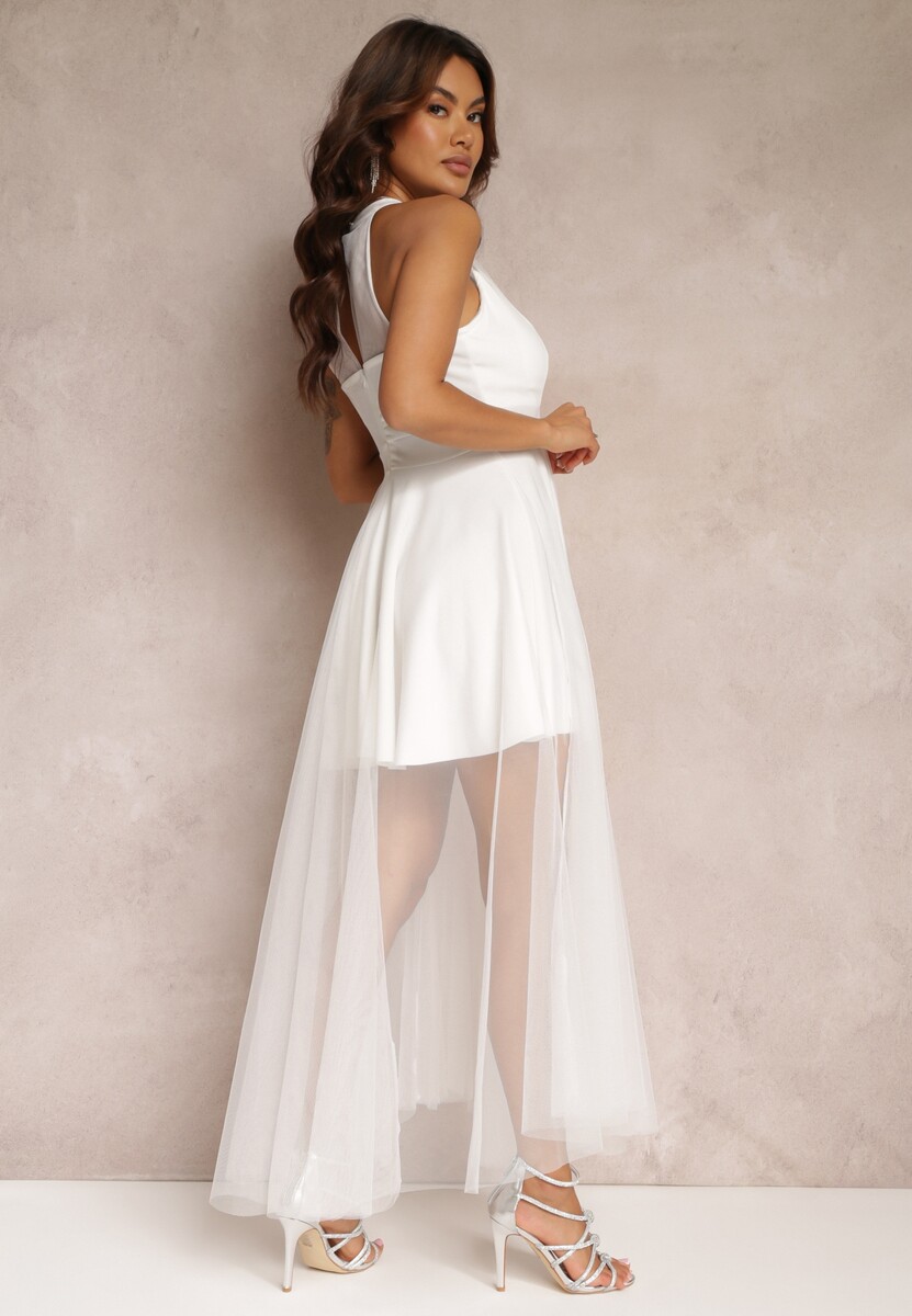 Biała Sukienka Maxi z Tiulowego Materiału z Rozkloszowanym Dołem i Usztywnionymi Miseczkami Jarissa