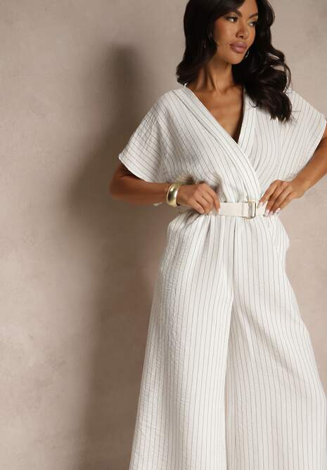 Biały Kopertowy Kombinezon z Nietoperzowymi Rękawami i Paskiem Tollamira