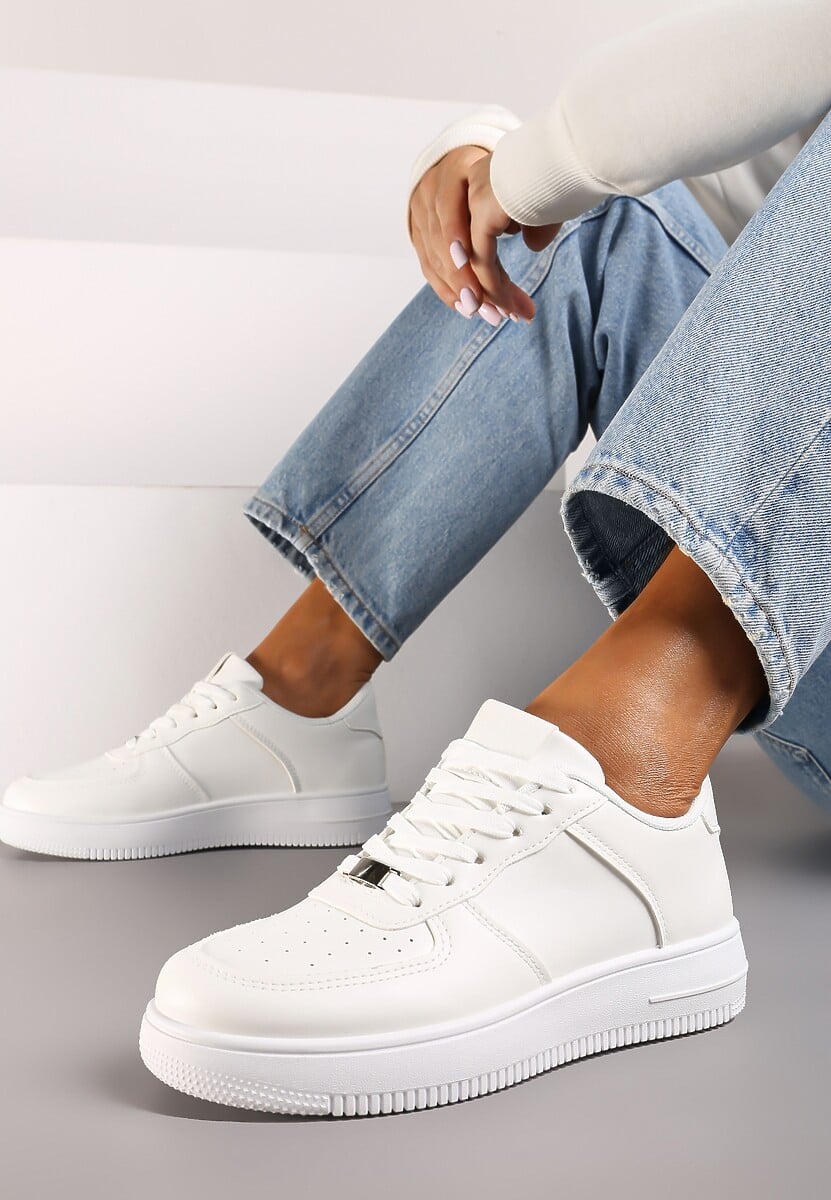 Białe Sznurowane Sneakersy Ozdobione Perforacją Ellemisa