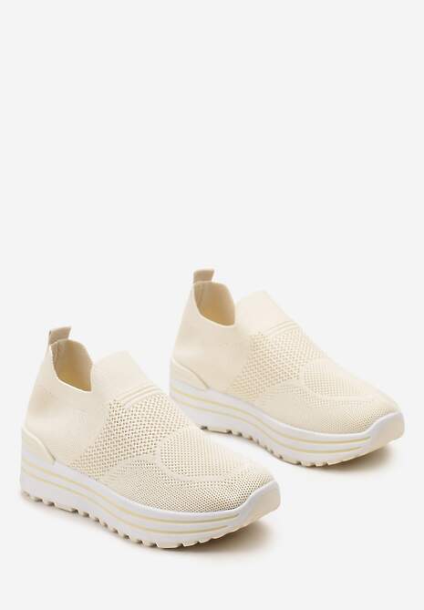 Beżowe Wsuwane Buty Sportowe z Miękką Cholewką na Niskiej Platformie Dionema