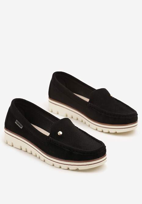 Czarno-Białe Mokasyny z Metaliczną Ozdobą i Perforacją Zairina