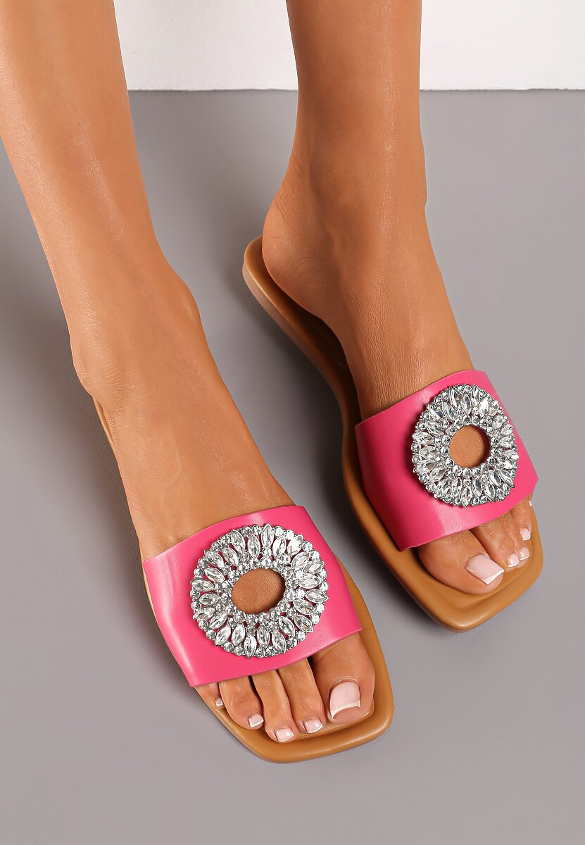 Fuksjowe Klapki Ozdobione Okrągłą Blaszką z Kolorowymi Cyrkoniami Sidraka