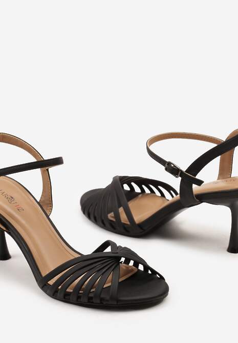 Czarne Sandały z Imitacji Skóry na Niskiej Szpilce ze Sprzączką Marique