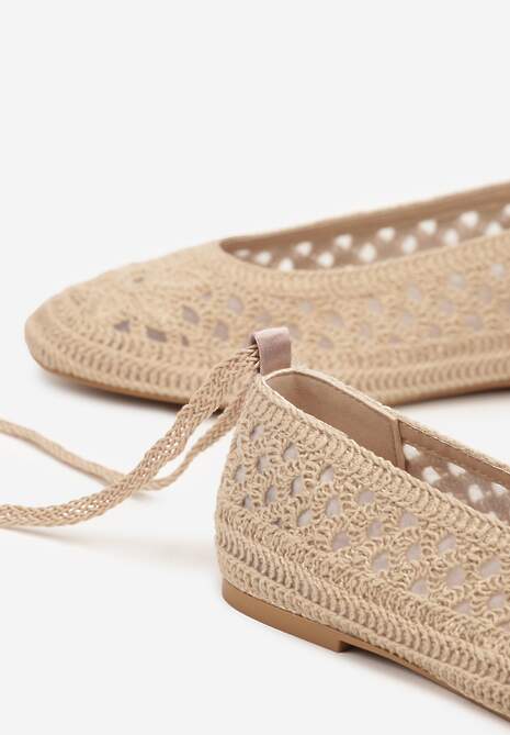 Ciemnobeżowe Balerinki Vices z Szydełkową Cholewką i Wiązaniem Wokół Kostki Ernelia