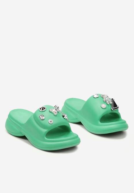 Zielone Płaskie Klapki z Lekkiej Pianki na Grubej Podeszwie z Ozdobnymi Aplikacjami Cisa