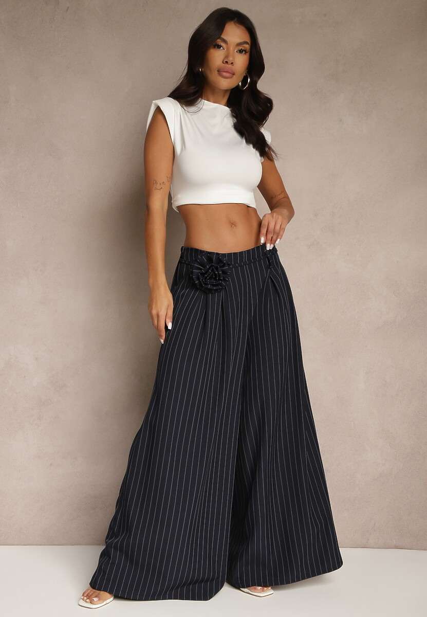 Granatowe Spodnie Palazzo High Waist Ozdobione Broszką Kwiatem Folassea