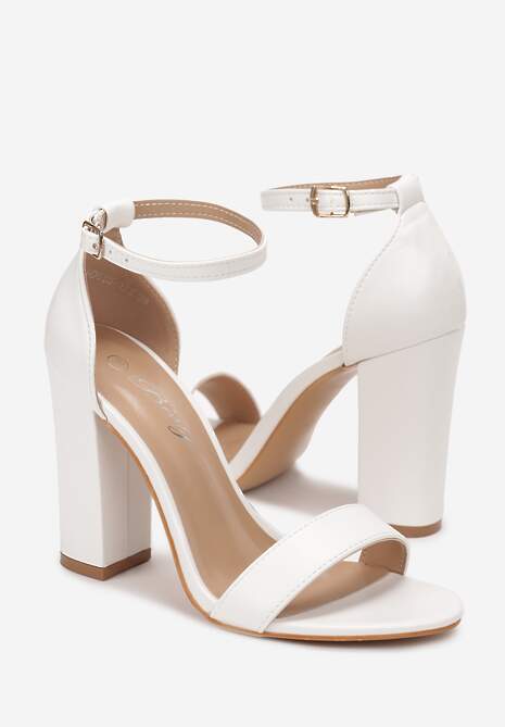 Białe Sandały z Kwadratowym Noskiem na Słupku Darcell