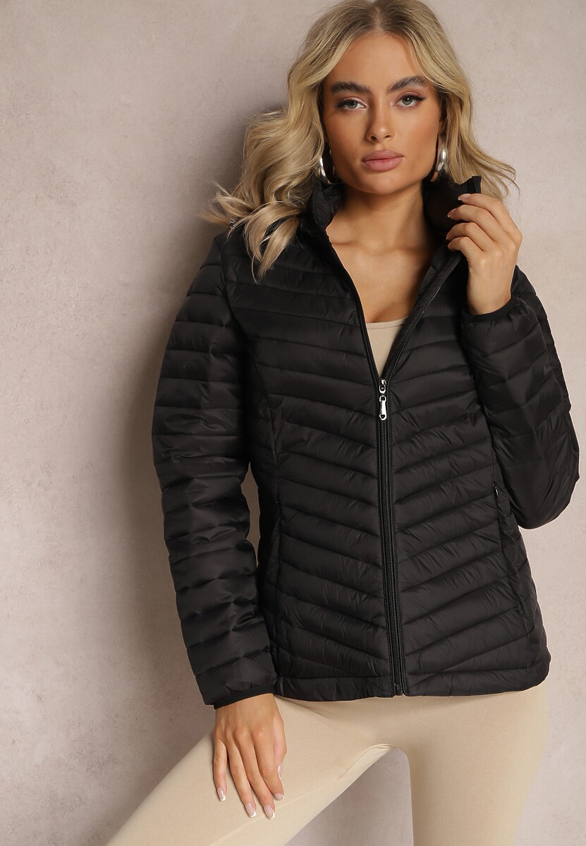 Czarna Kurtka z Klasycznym Pikowaniem i Kapturem Vevlia