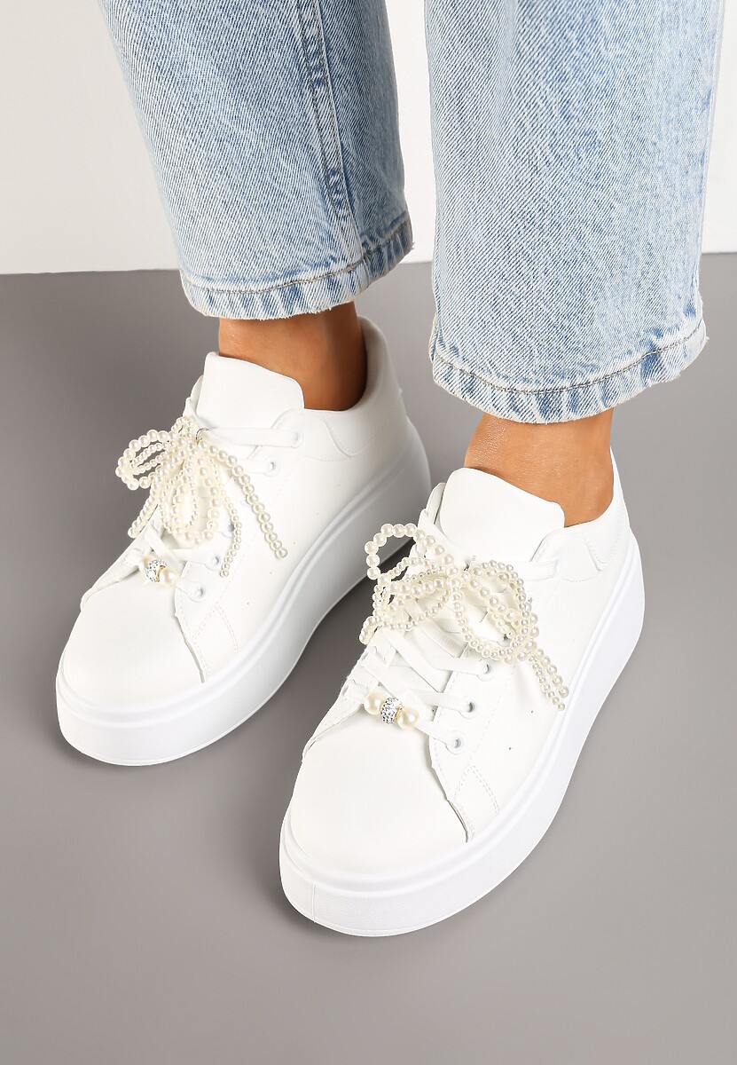 Białe Sneakersy na Platformie z Perełkami i Metalowymi Kuleczkami Selavia