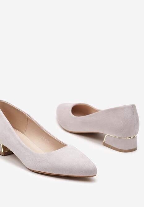 Szare Czółenka na Słupku Ozdobione Metaliczną Ozdobą Panesha