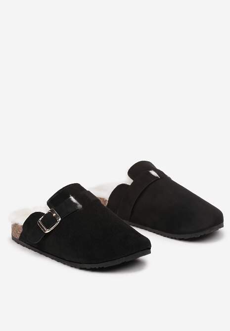 Czarne Kapcie na Płaskiej Podeszwie Ozdobione  Paskiem z Klamrą Ninnithra