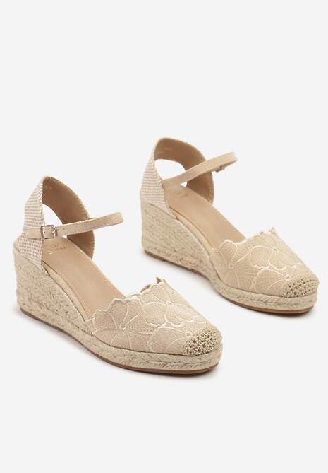 Beżowe Sandały z Ozdobnym Haftem z Kwiatami na Plecionym Koturnie Soridelle