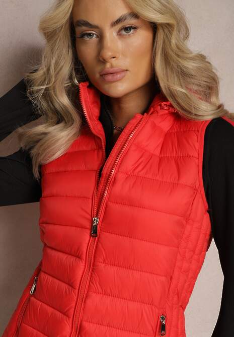 Czerwona Kamizelka Pikowana z Kapturem Dominica