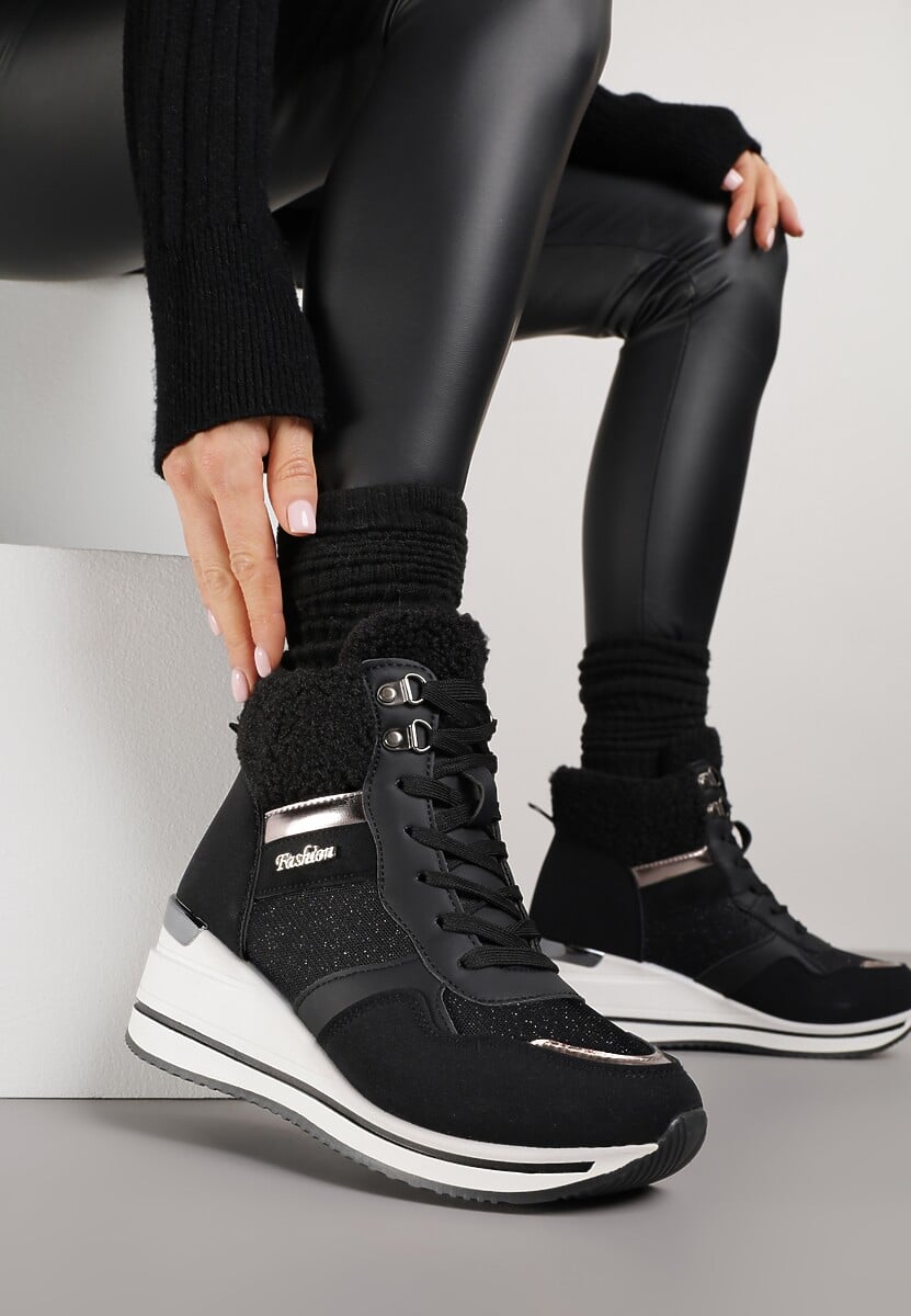 Czarne Botki na Koturnie w Streetwearowym Stylu Ozdobione Futerkiem Arabelline