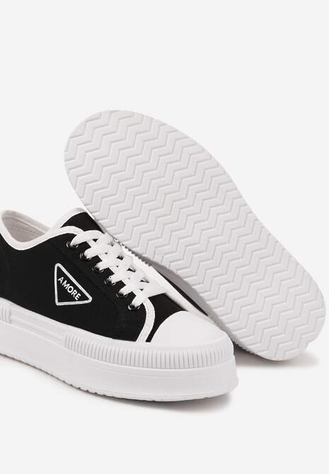 Czarne Trampki na Podwójnej Podeszwie z Ozdobnym Znaczkiem na Cholewce Alivrelia