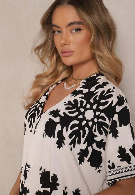 Biała Wiskozowa Sukienka o Pudełkowym Kroju z Dekoltem w Serek Adellira