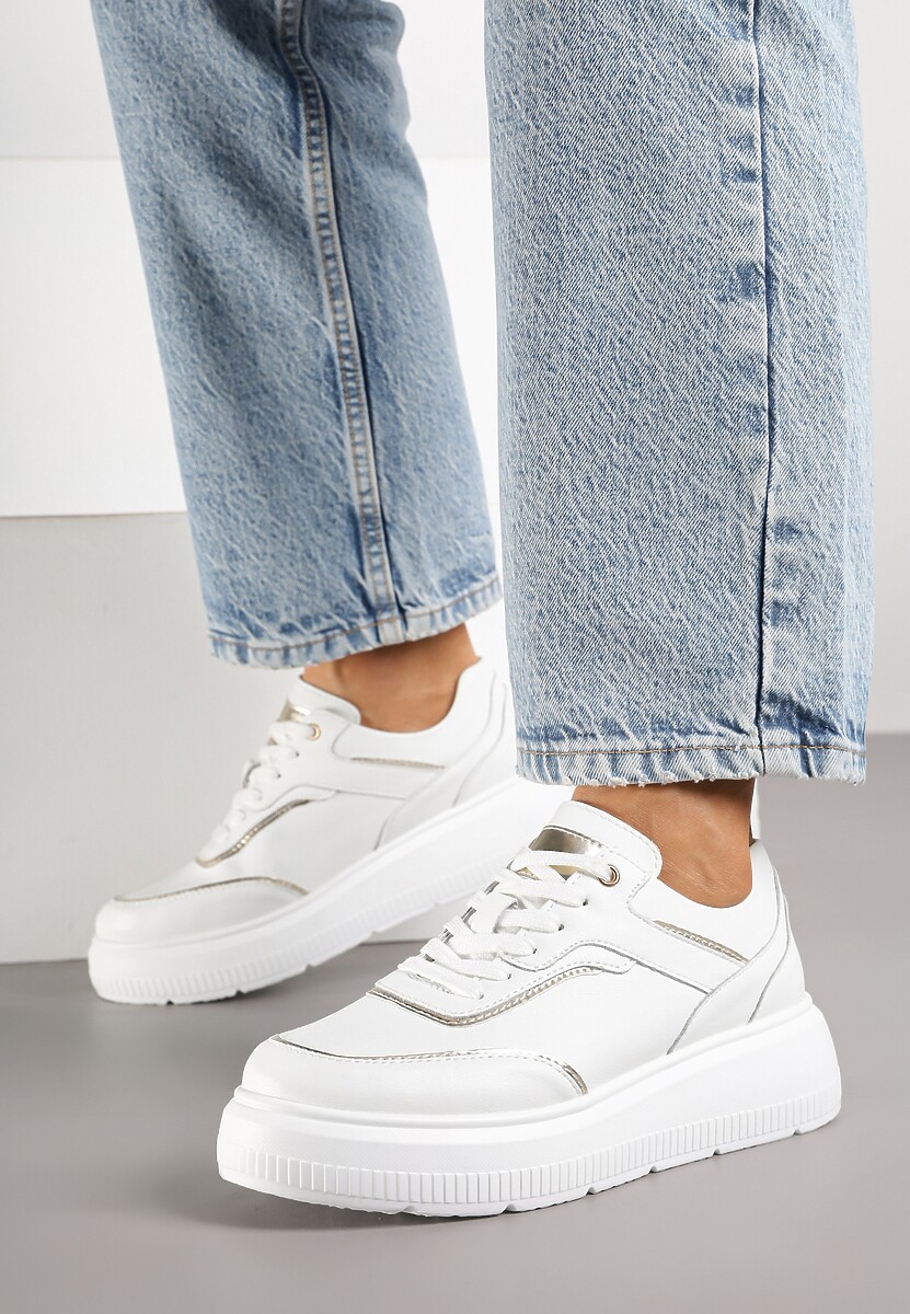 Białe Sneakersy na Platformie ze Skóry Naturalnej Ozdobione Metalicznymi Elementami Haliorea