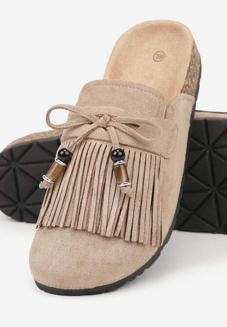 Ciemnobeżowe Boho Klapki Mule z Imitacji Zamszu z Frędzlami i Koralikami Elwedila
