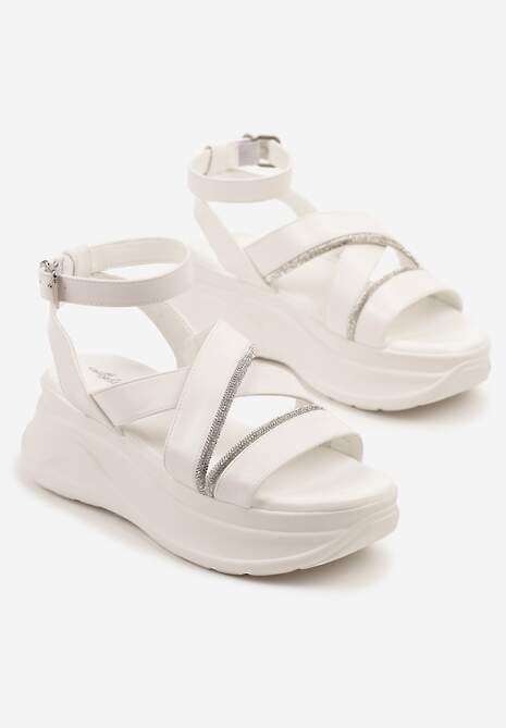 Białe Sandały na Tłoczonej Platformie z Przeplatanymi Paskami z Cyrkoniami Sorellise