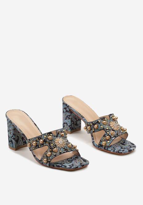 Niebiesko-Granatowe Klapki na Słupku Wykończone Wycięciami Cyrkoniami i Nitami Bialessa