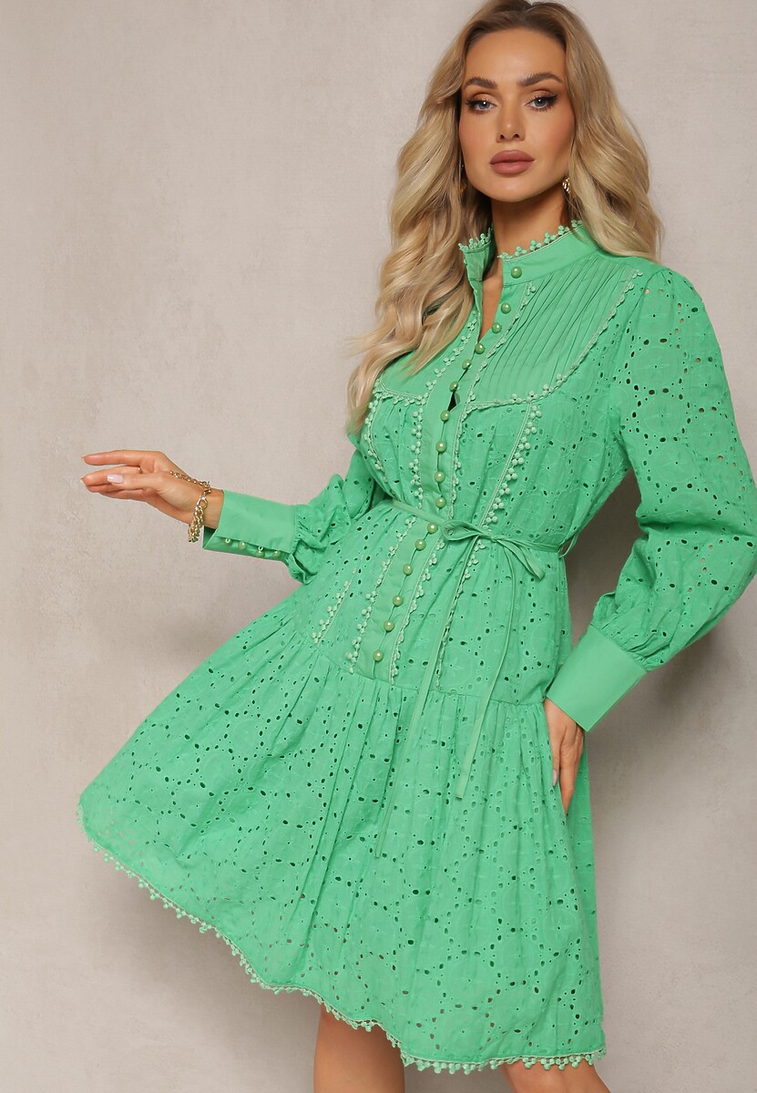 Fuksjowa Sukienka Zdobiona Haftowaniem i Perłowymi Guzikami ze Stójką Wialon