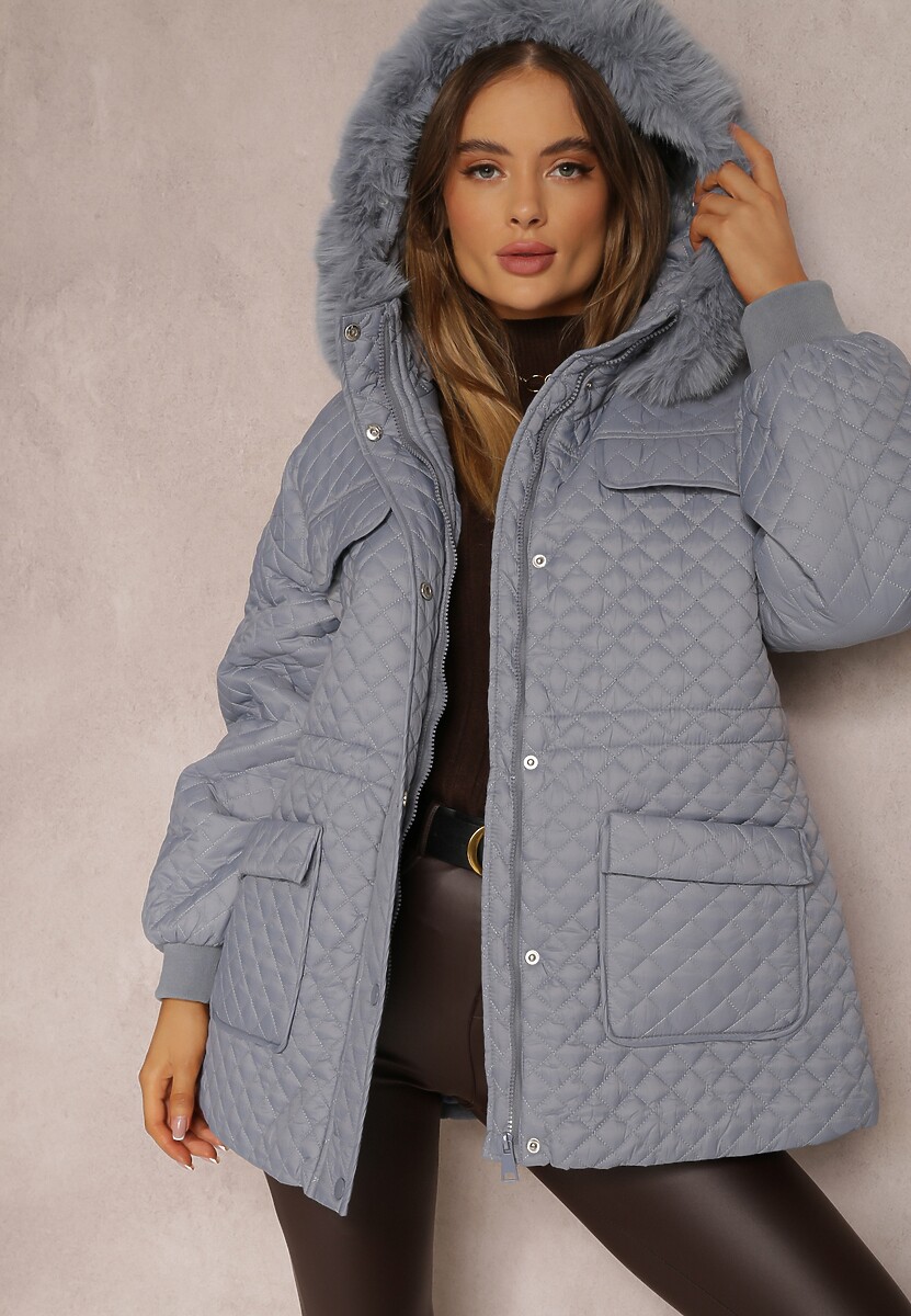 Jasnoniebieska Kurtka z Futrzanym Kapturem i Drobnym Pikowaniem Obtashe