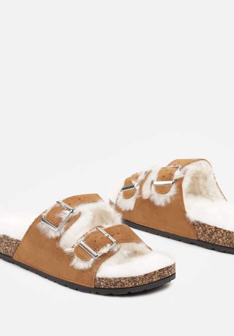Brązowe Kapcie na Płaskiej Podeszwie z Paskami i Klamrami Cialetta