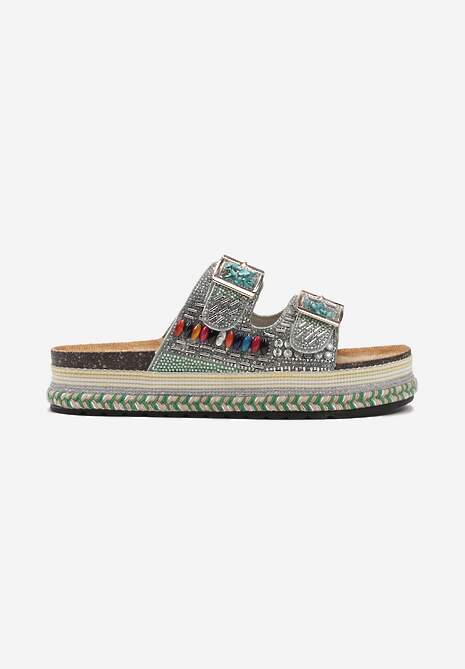 Zielone Klapki w Stylu Boho na Plecionej Platformie Wykończone Sprzączką i Cyrkoniami Antella