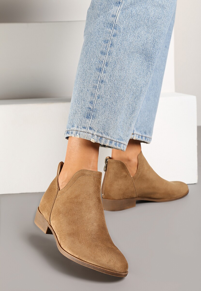 Ciemnobeżowe Botki na Płaskiej Podeszwie z Ozdobnym Wycięciem Zapinane na Suwak Liletta