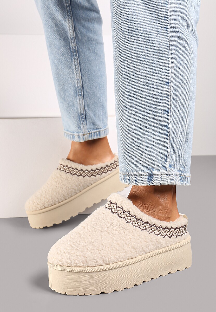 Beżowe Niskie Śniegowce na Grubej Podeszwie Ozdobione Barankowym Futerkiem i Wzorzystym Przeszyciem Aziara