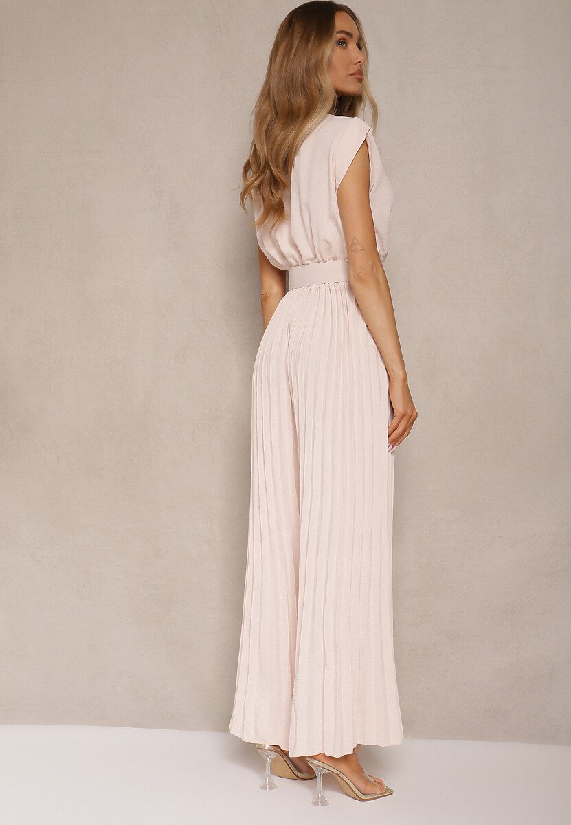 Beżowy Kopertowy Kombinezon Wide Leg Zdobiony Plisami i Paskiem z Klamrą Salirella