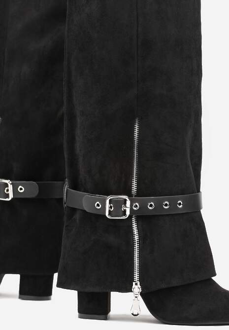 Czarne Kozaki Kowbojki na Słupku Ozdobione Klamrą i Wywiniętą Cholewką Unalasa