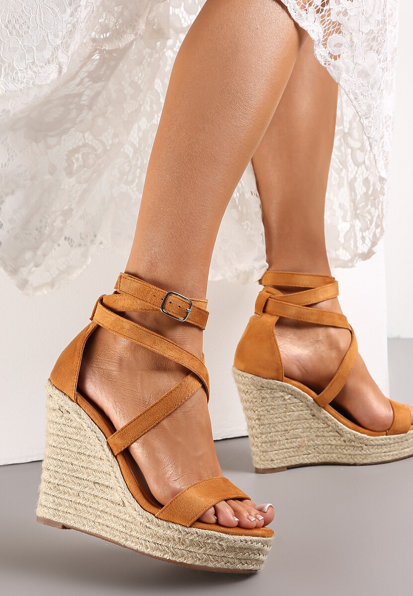 Czarne Sandały z Paskami na Plecionej Koturnie z Juty Idania