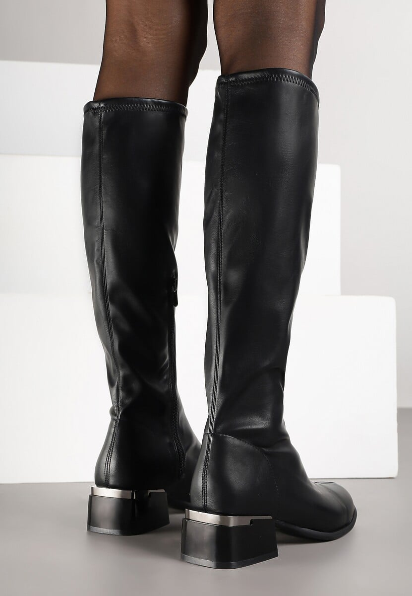 Czarne Kozaki z Ekoskóry na Słupku Ozdobione Metaliczną Aplikacją Asfila