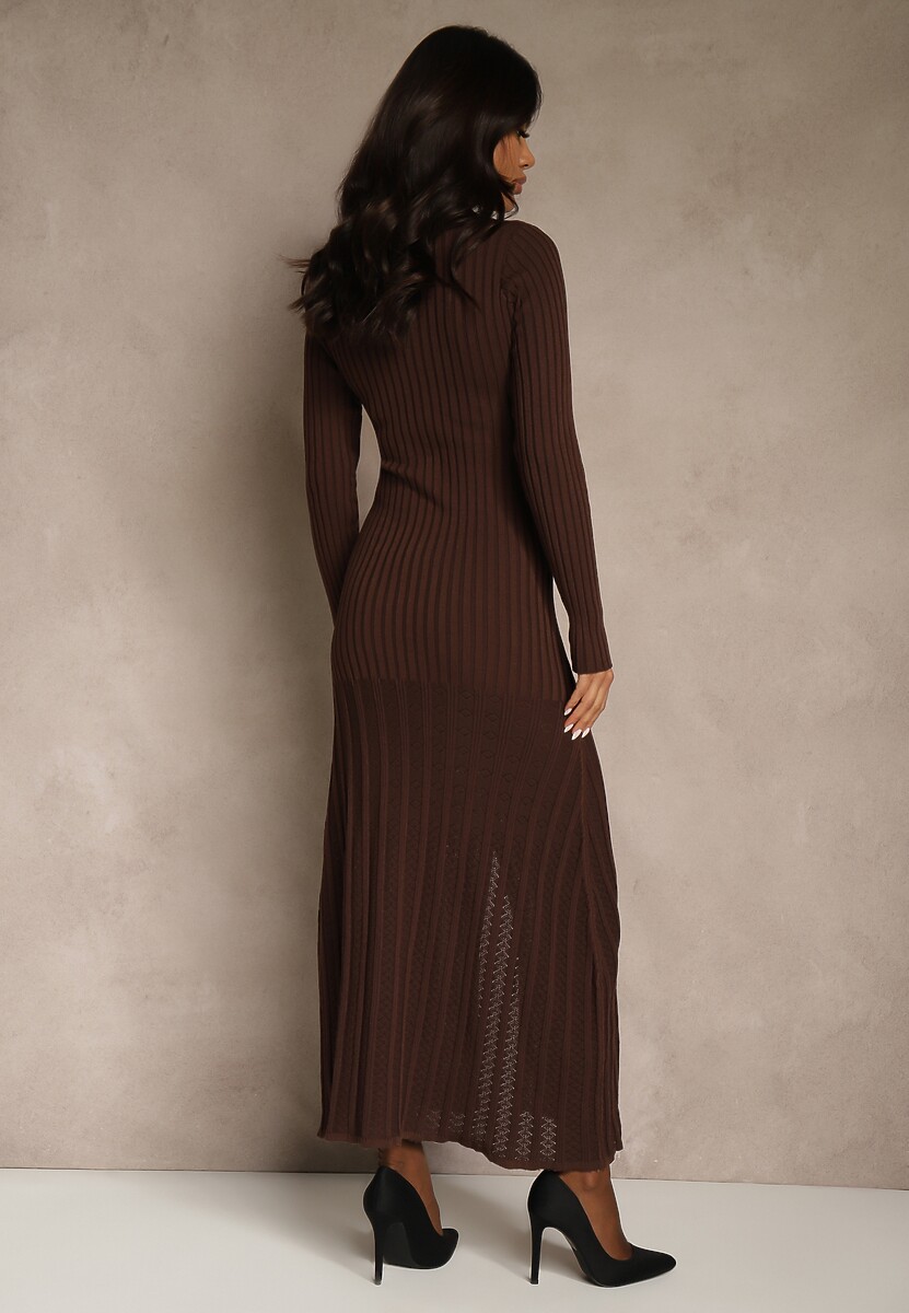 Brązowa Sweterkowa Sukienka z Wiskozy Ozdobiona Kołnierzykiem i Guzikami Deliavella